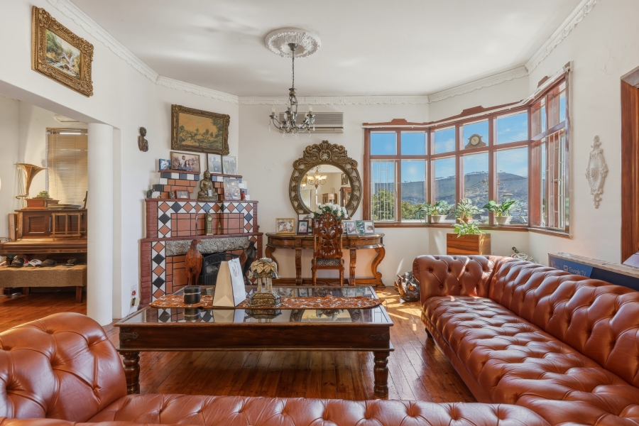 4 Bedroom Property for Sale in Vredehoek Western Cape